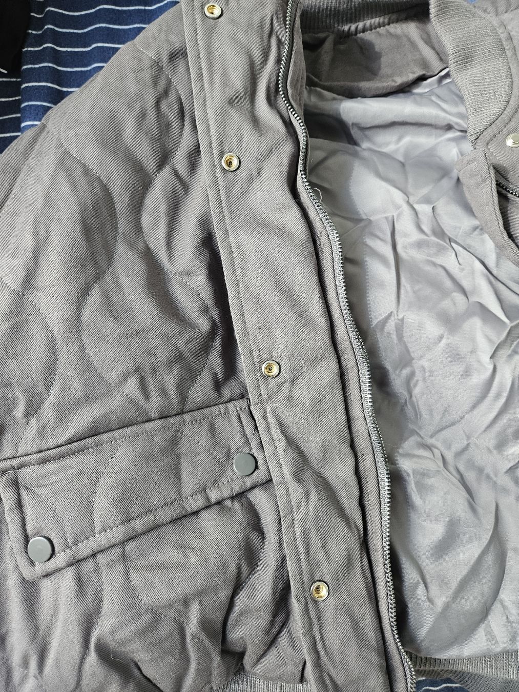 Manteaux: Gesteppte Dunkelgraue Jacke – Neuf (Voir description) à Fehren par hxna36 3