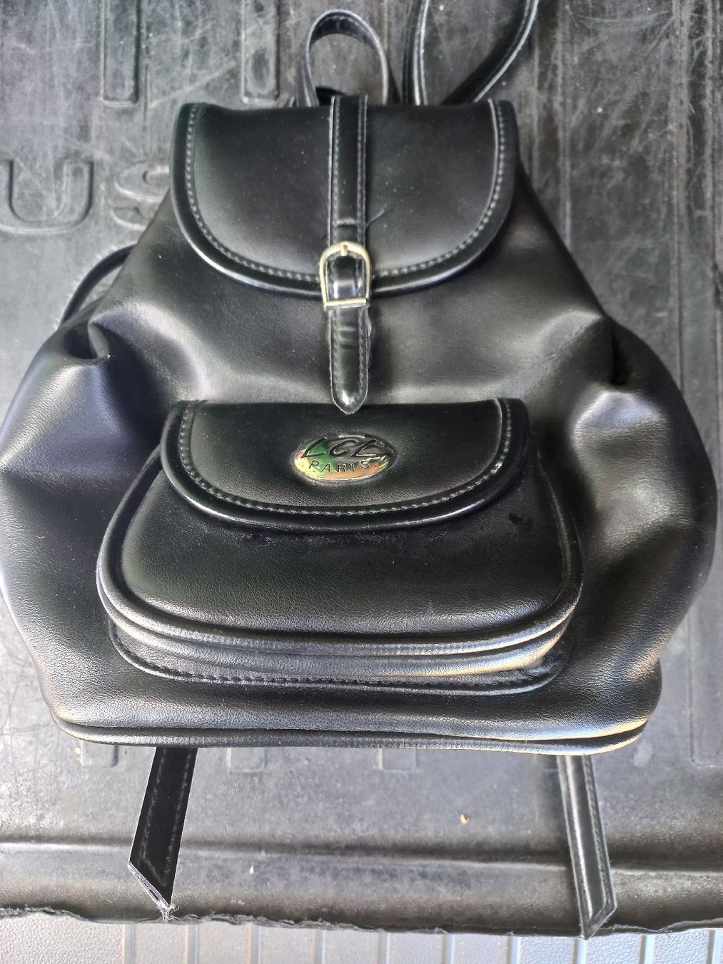Zaini: Rucksack klein schwarz – Usato da Niederdorf venduto da ladyblue76 3