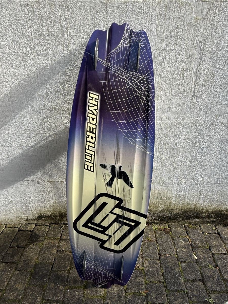 Tavole da surf e di nuoto: Wakeboard Hyperlite inkl. Bindung, gebraucht – Usato da Aarau venduto da Gregor.Quattro5000 4