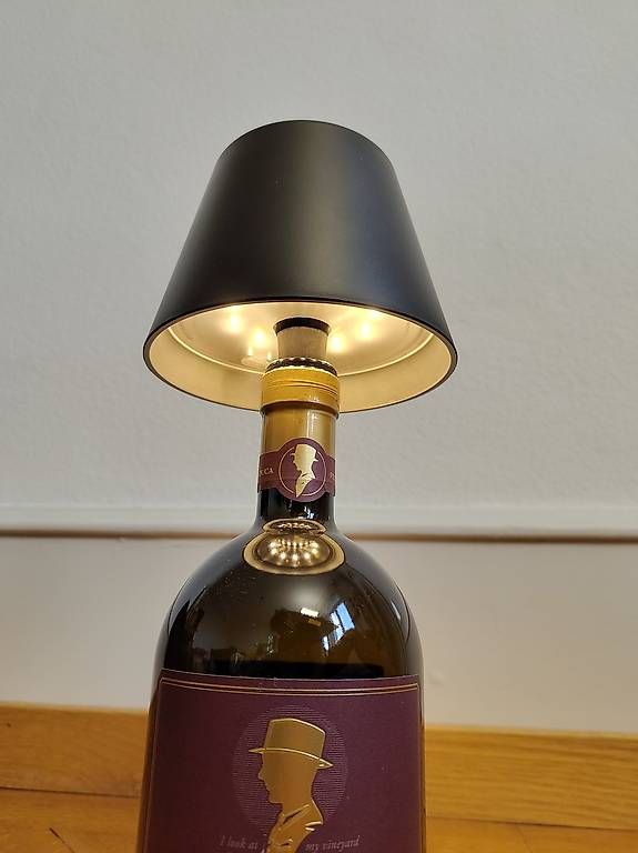 Lampade: LED-Flaschenaufsatz-Lampe  Akku, USB-C, dimmbar – Usato da Rebstein venduto da fabio.litscher 3