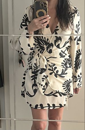 Damen Kleid Zara Blumenmuster Grösse M guter Zustand