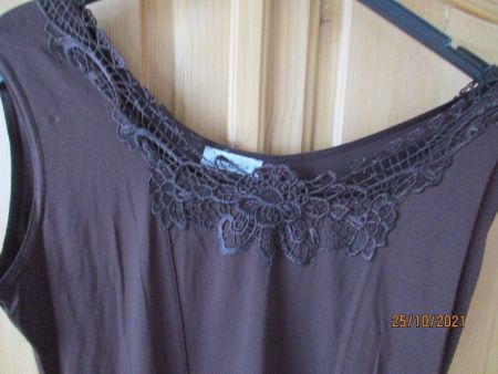 Top braun mit Spitze Elitelle 44
