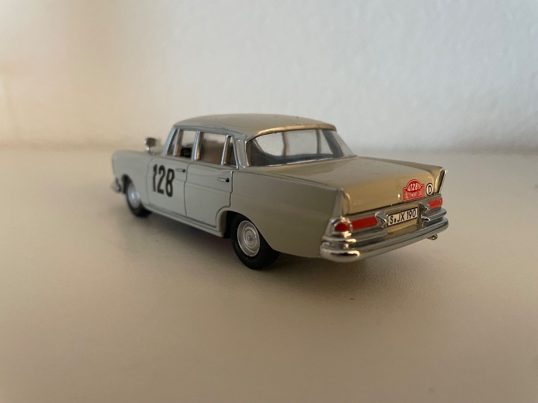 Mercedes-Benz Modellini d'auto: Mercedes-Benz W110 – Usato da Pfäffikon SZ venduto da Anfh8806 1