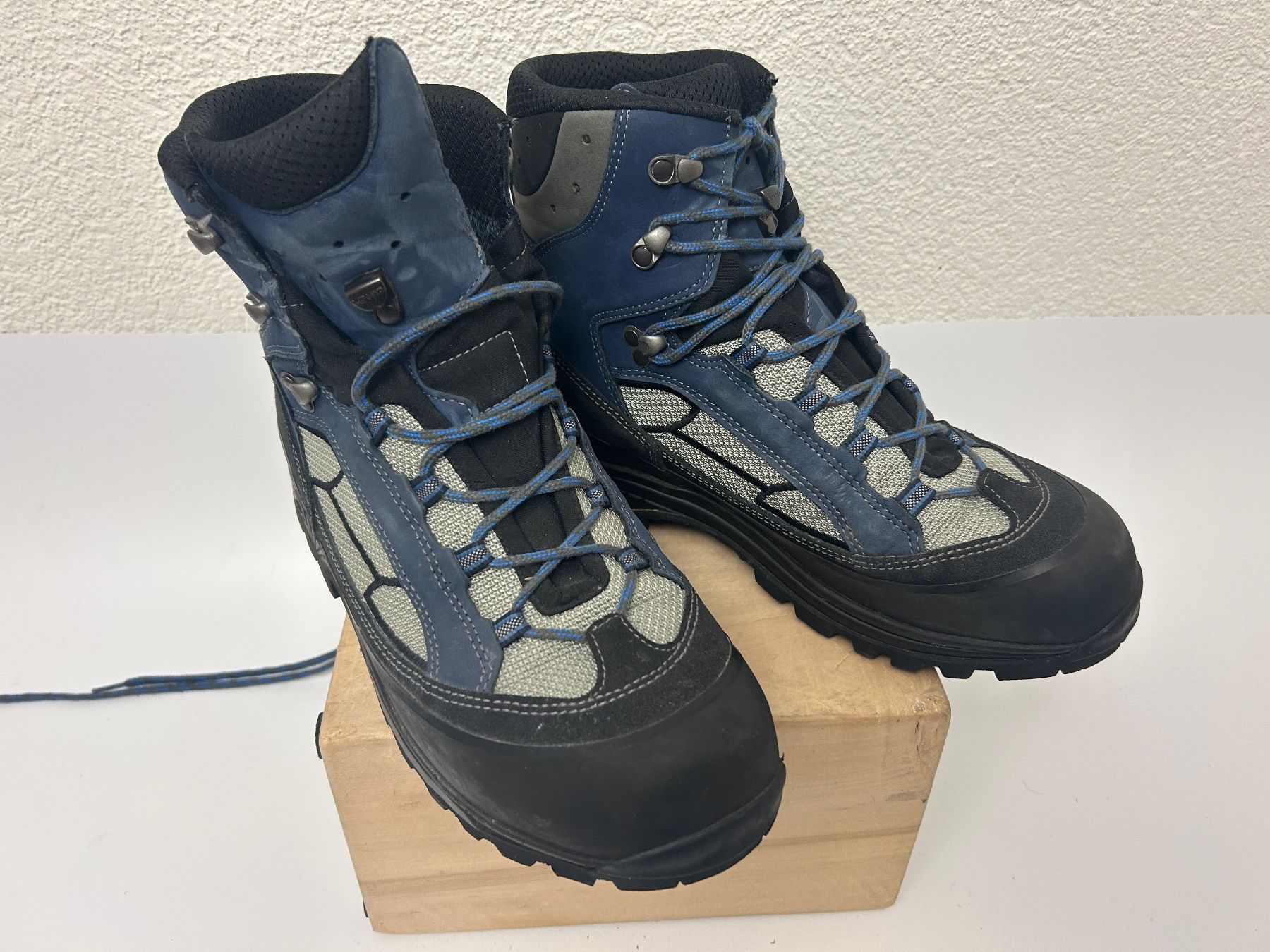Scarpe da uomo: LOWA Wanderschuh GORE TEX, Gr. 44, 5 – Usato da Rheineck venduto da emma.gut 3