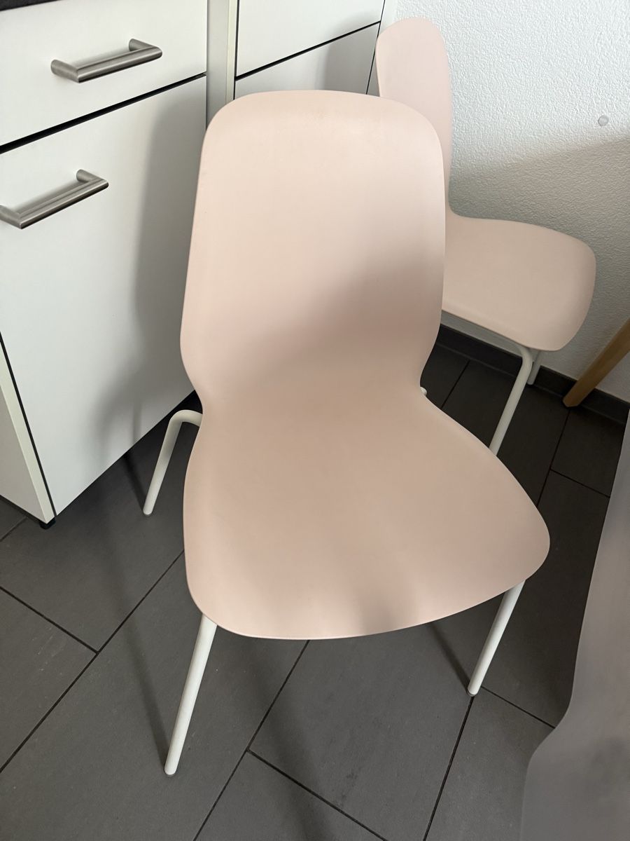 Ikea Stühle: 2 hell rosa ikea stühle – Gebraucht aus Luterbach von uhrmacherin89