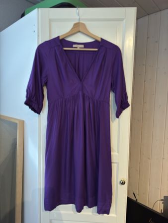 Sandro Kleid, Lila, Gr. 36,