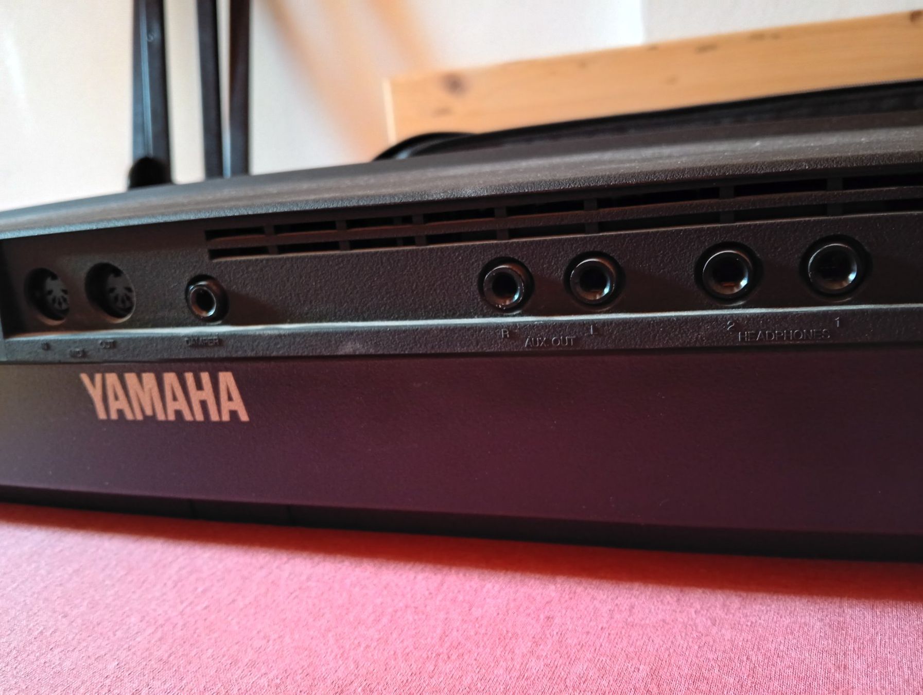 Yamaha Strumenti musicali: E-piano mit pedal  – Usato da Hallau venduto da Vasilkova 3