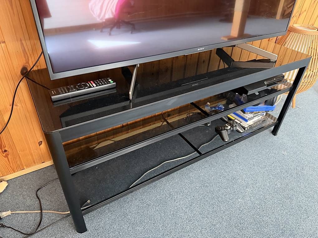 Mobili TV: Mobile TV vetro Ikea Gettorp – Usato da Dübendorf venduto da stoiran 1