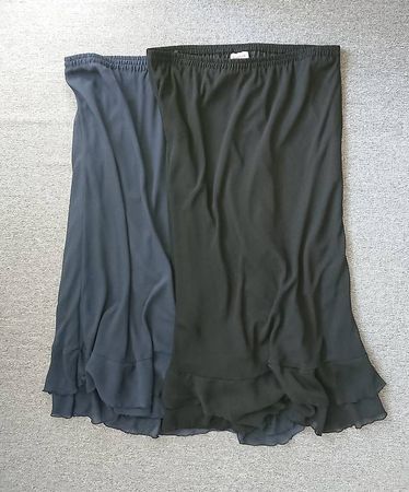 2 luftige Röcke NEU Blau & Schwarz, Grösse 46