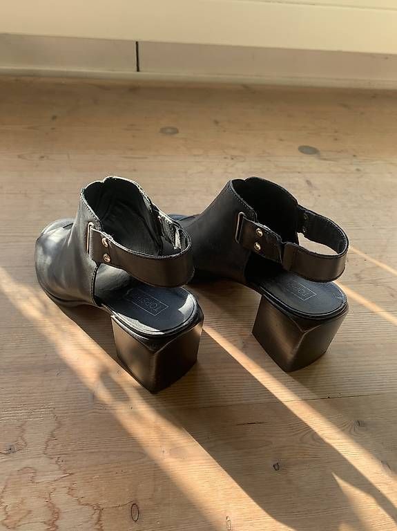 Scarpe da donna: Leder Sandalen – Usato da Zürich venduto da jachalala 1