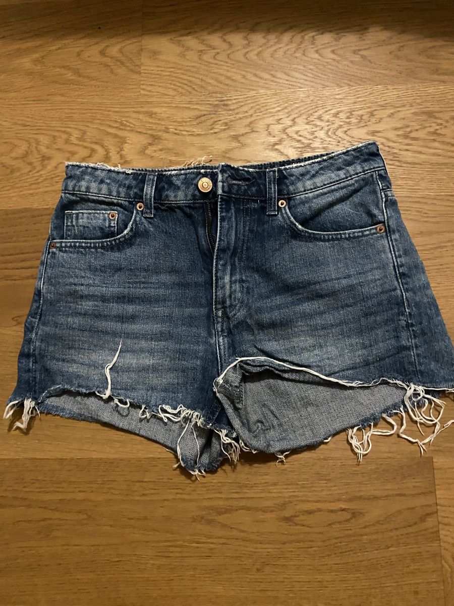 Pantaloni: Shorts – Usato da Luzern venduto da oli_6x2r