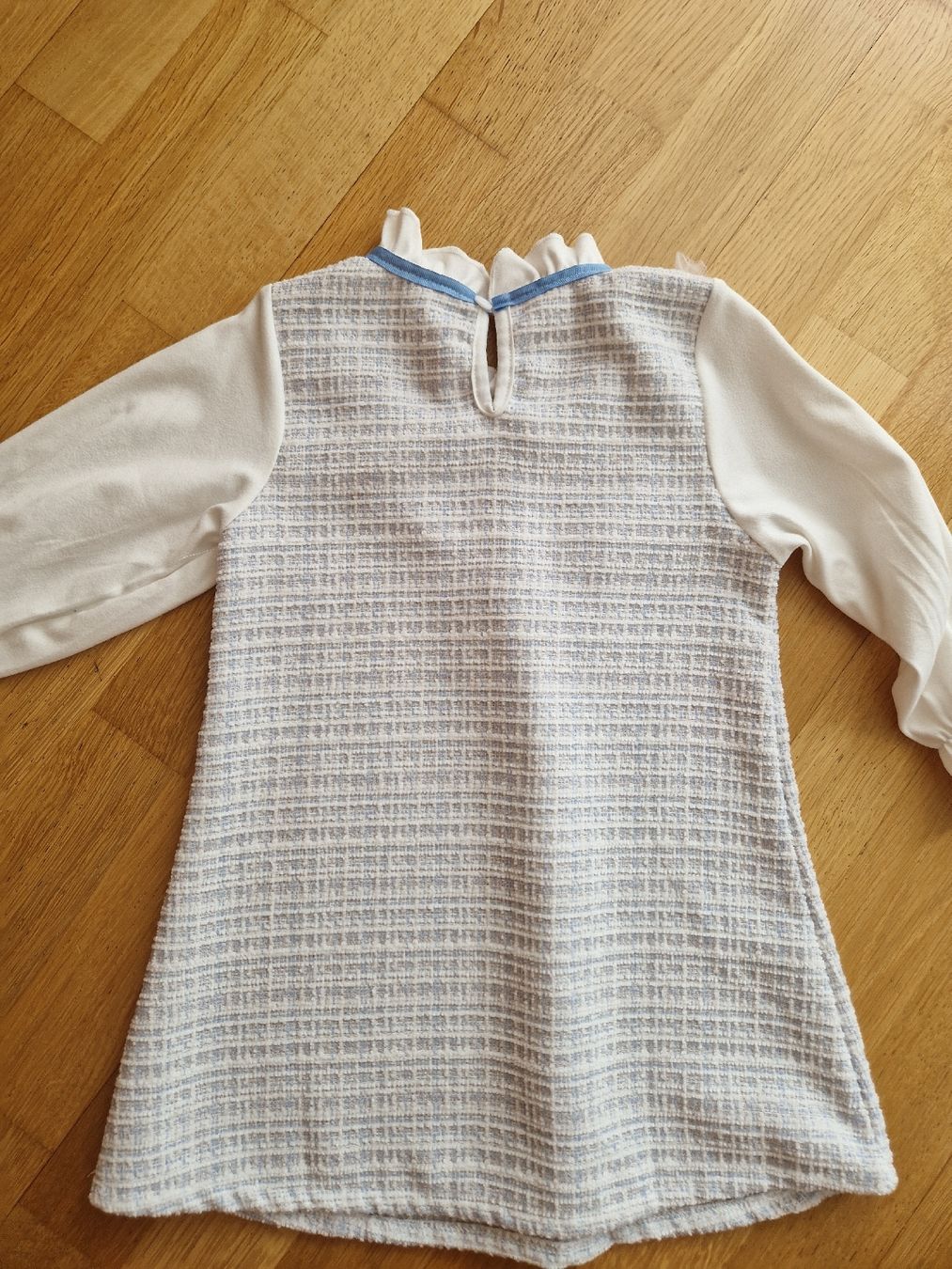 Vestiti & Gonne: Mädchen Kleid Grösse 100 weiss blau/neu – Nuovo (secondo la descrizione) da Remetschwil venduto da interiorandbeauty 2
