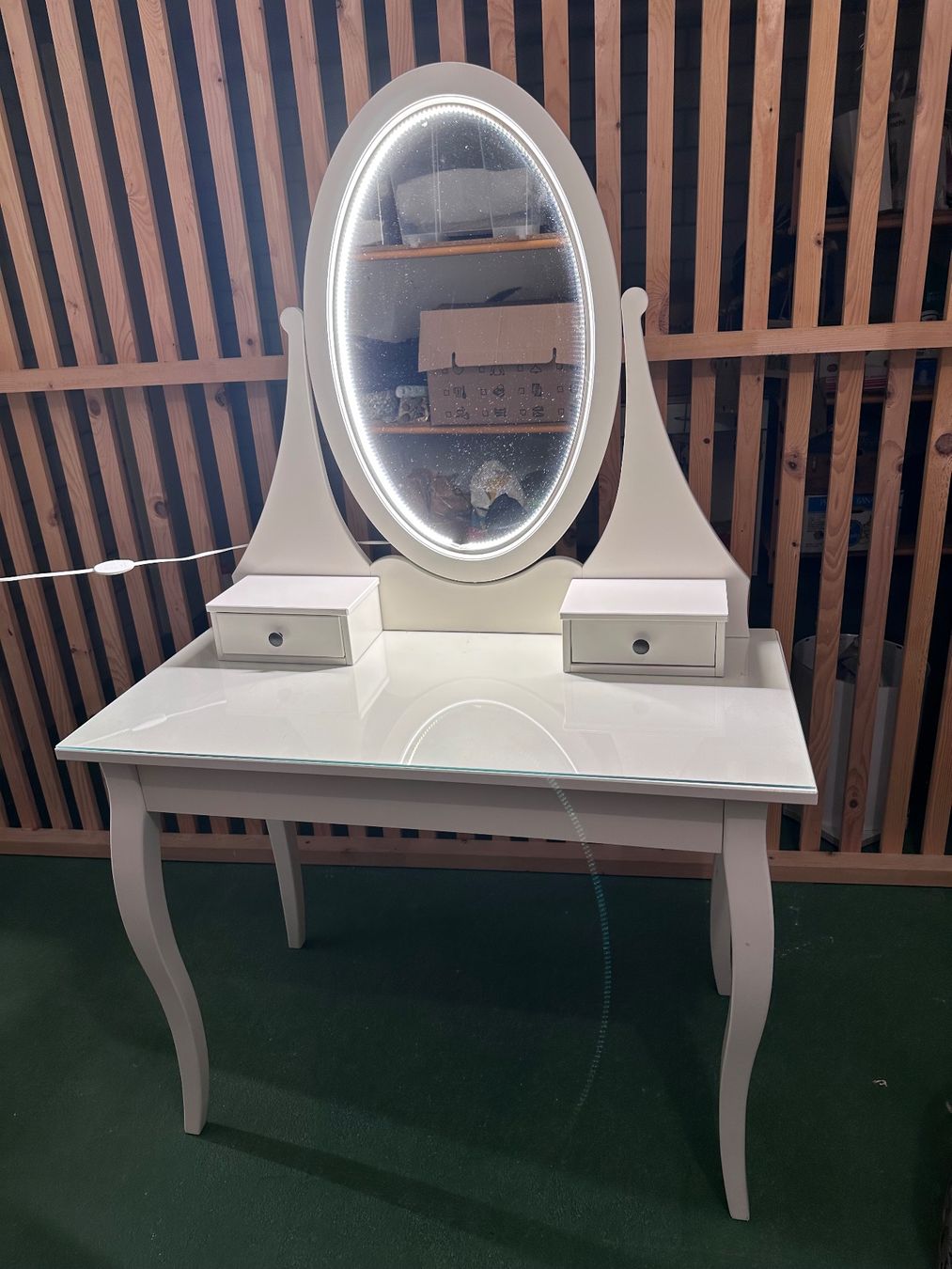 Ikea Schminktische: Schminktisch mit integrierter LED Beleuchtung – Gebraucht aus Stans von mar_6q9v