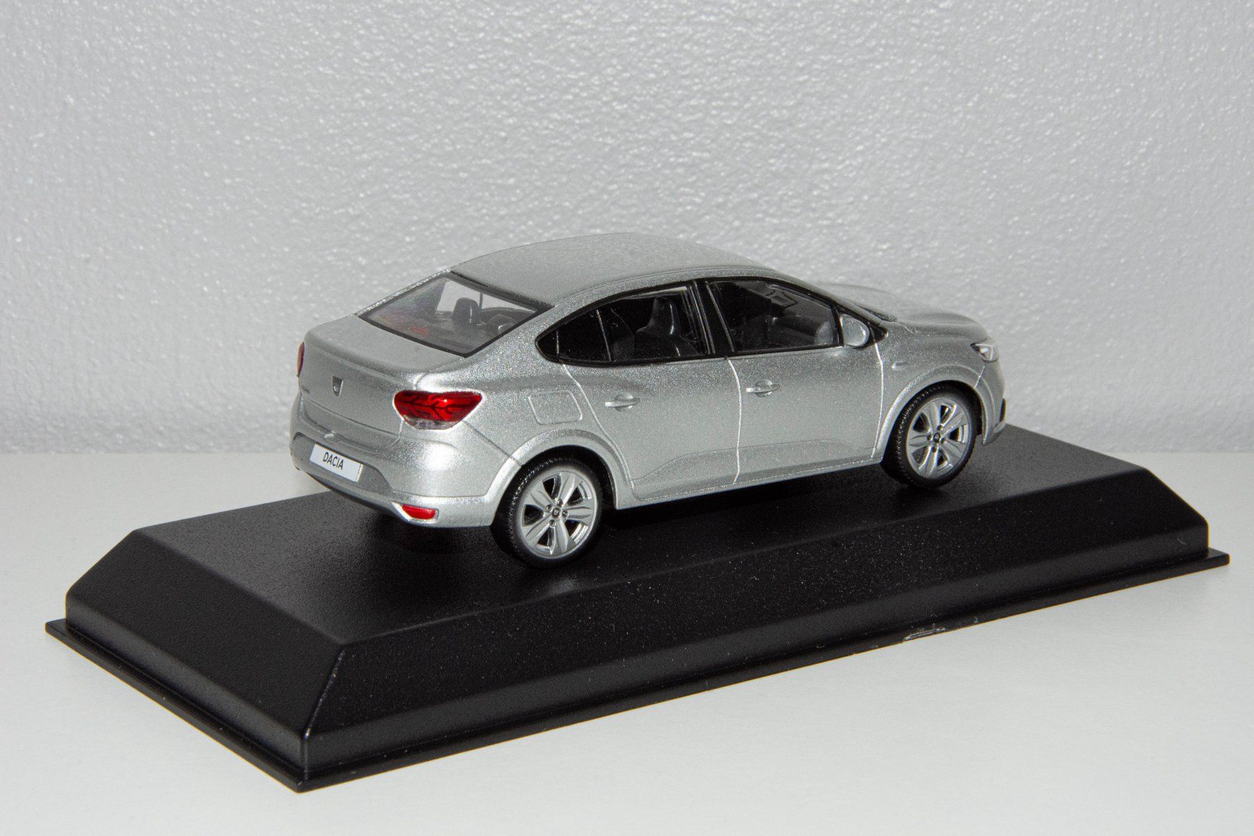 Dacia Modellautos: Dacia Logan NOREV (1/43) – Neu und originalverpackt aus Genève von auto_miniatures 1