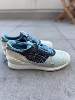 Asics Sneaker in blau