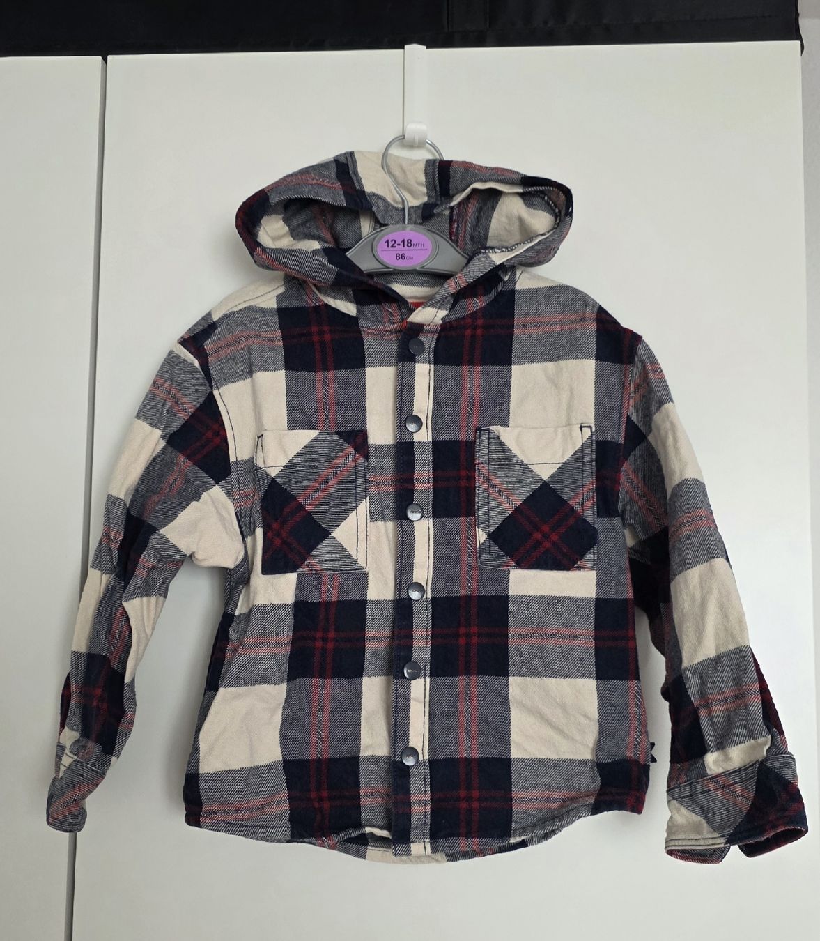 Hemden, T-Shirts & Polos: Kapuzenhemd Gr. 98 – Gebraucht aus Wettingen von Francesca011