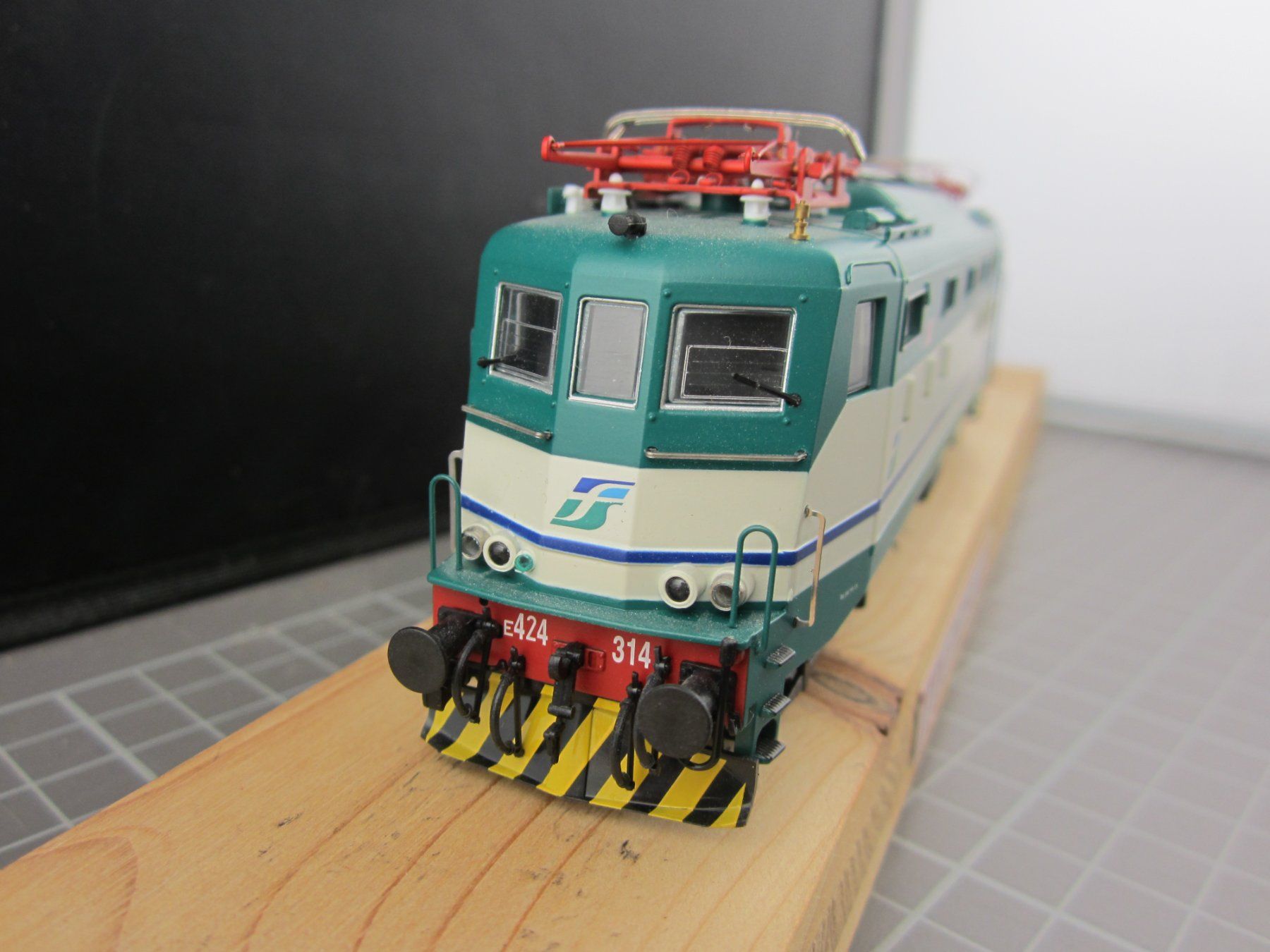 Rivarossi Modellini di ferrovie: Rivarossi HR2002 FS E424 XMPR, mit OVP, DC – Usato da Malters venduto da Marosko 1