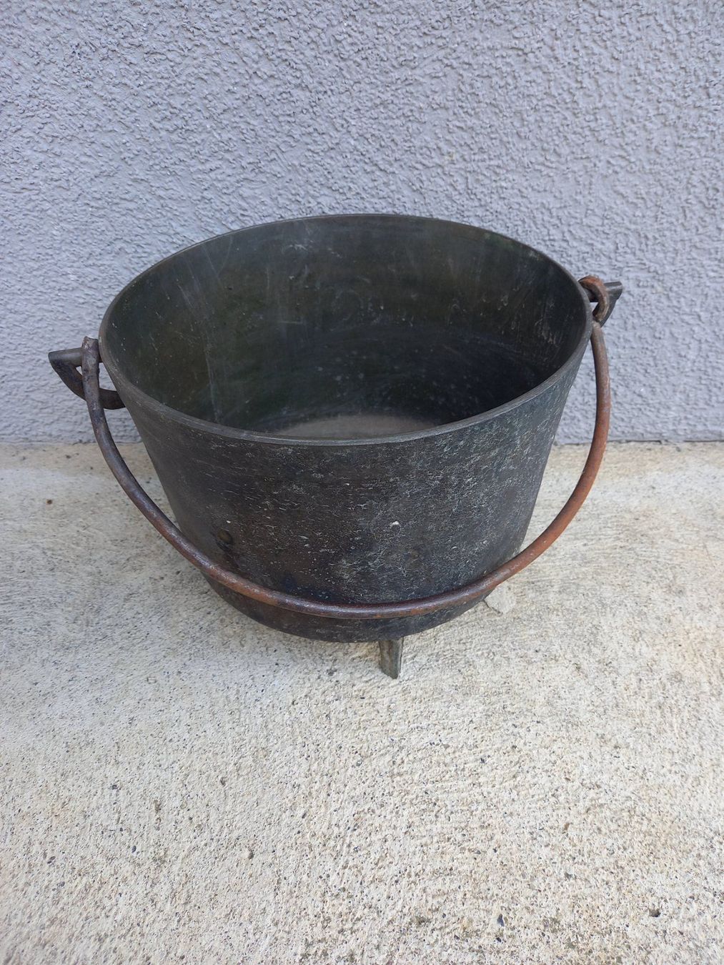 Pentole: Chaudron ancien en fonte – Usato da Rossens FR venduto da Souris1