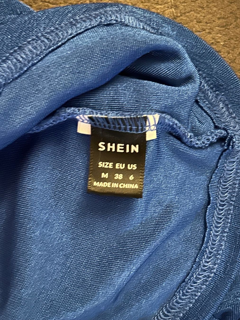 Top: SHEIN One-Shoulder Oberteil Blau Gr. M – Usato da Oberkulm venduto da angela_05 3