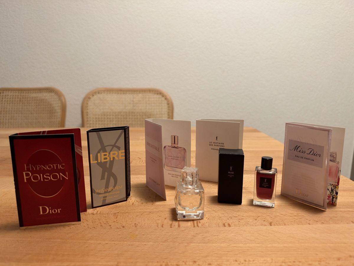 Saint Laurent Kosmetikkoffer: YSL Necessaire mit Duftproben – Neu (gemäss Beschreibung) aus Zürich von eva_2rnq 1