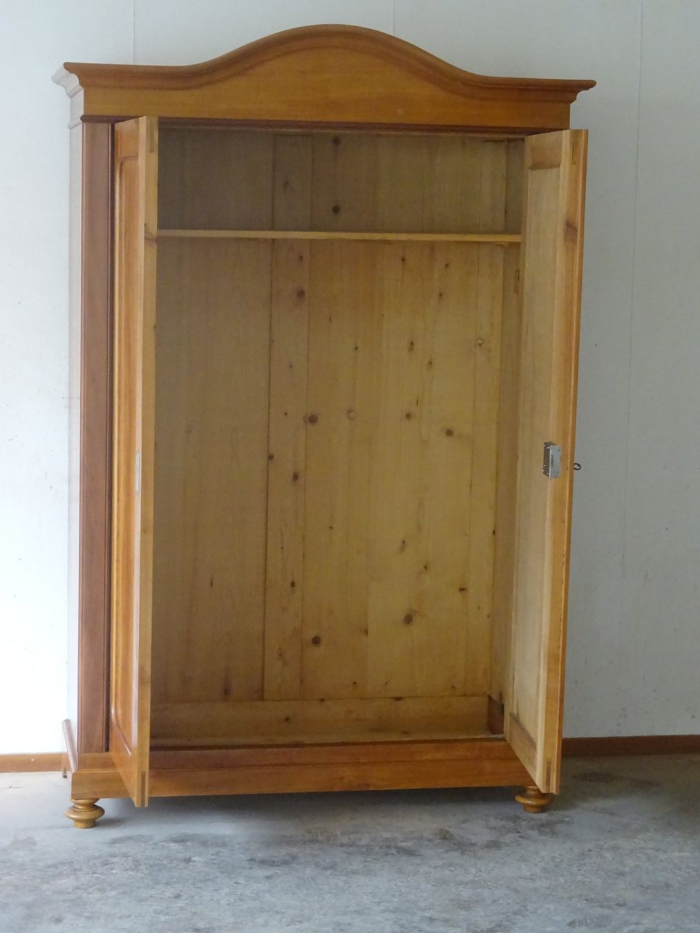 Armadi: Schrank Kirschbaumholz – Usato da Amriswil venduto da octave-wohnkultur 1