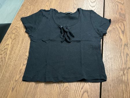 Schickes, kurzes, schwarzes T-Shirt mit Schnürung, Gr. L