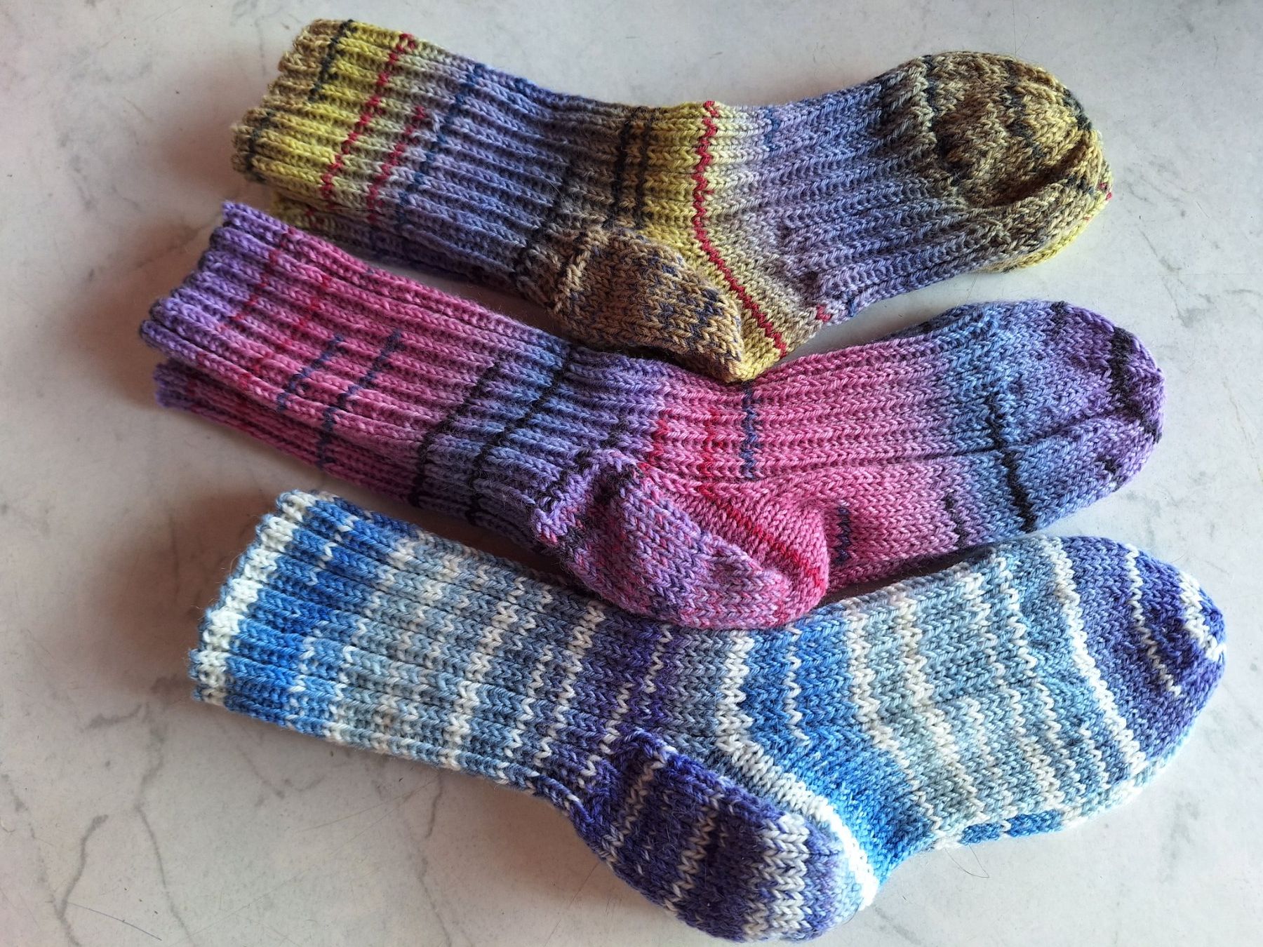 Calze per bambini: 3 PAAR SOCKEN HANDGESTRICKT - GR 36 – Nuovo (secondo la descrizione) da Huttwil venduto da Kunterbuntli