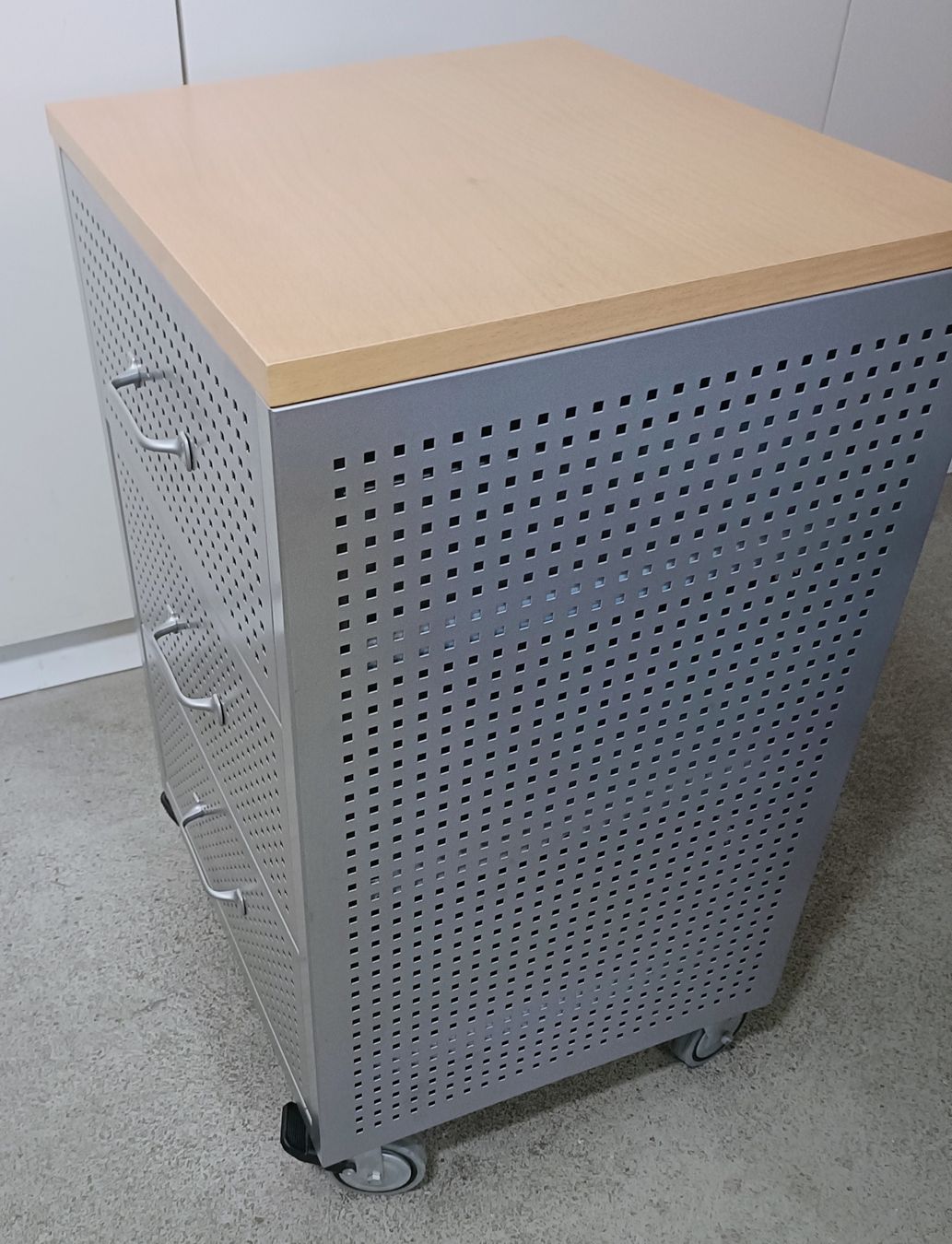 Banconi: Rollcontainer Korpus Holz/Metall, 3 Schubladen – Usato da Wallisellen venduto da plast01 1