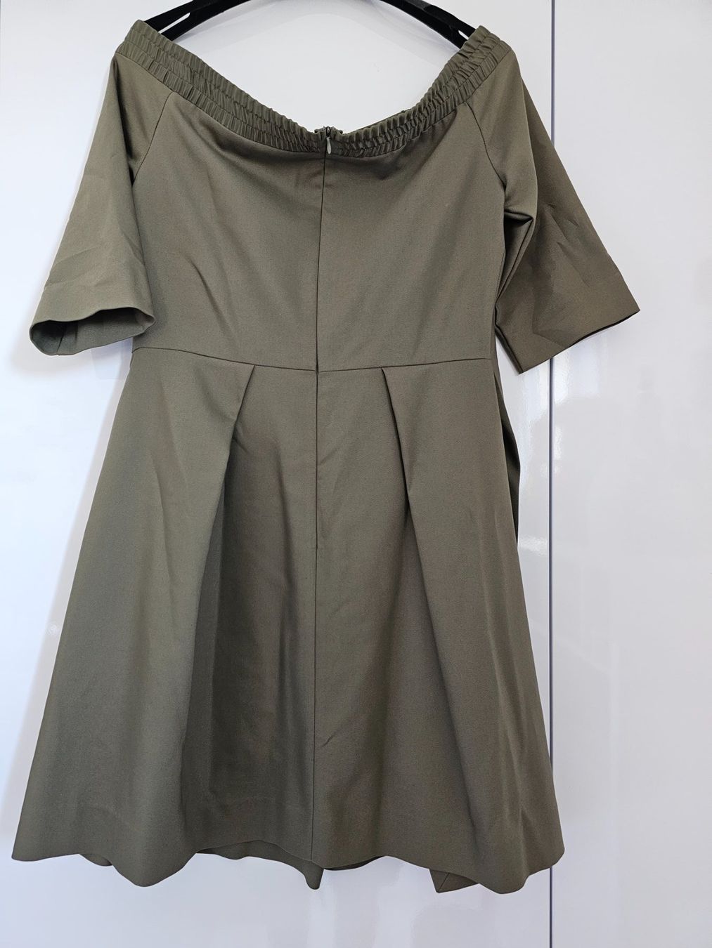 Kleider: Robe Kaki "Cop-Copine" Originale, avec une encolure bateau. – Gebraucht aus Basel von Paloma6261 3