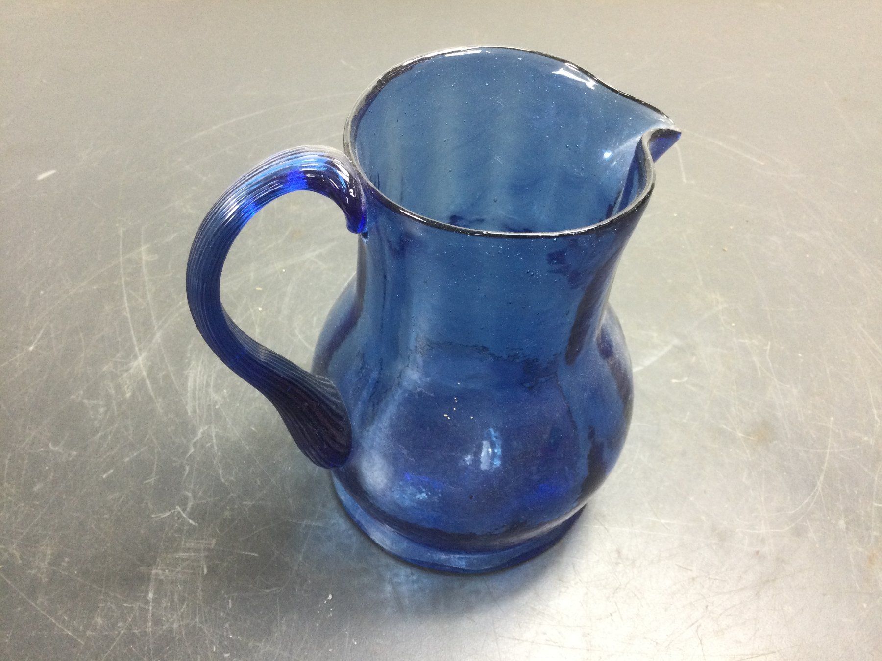 Caraffe: Gebrauchter alter blauer Wasser Glas Krug – Usato da Wangen SZ venduto da kuriosum12 2