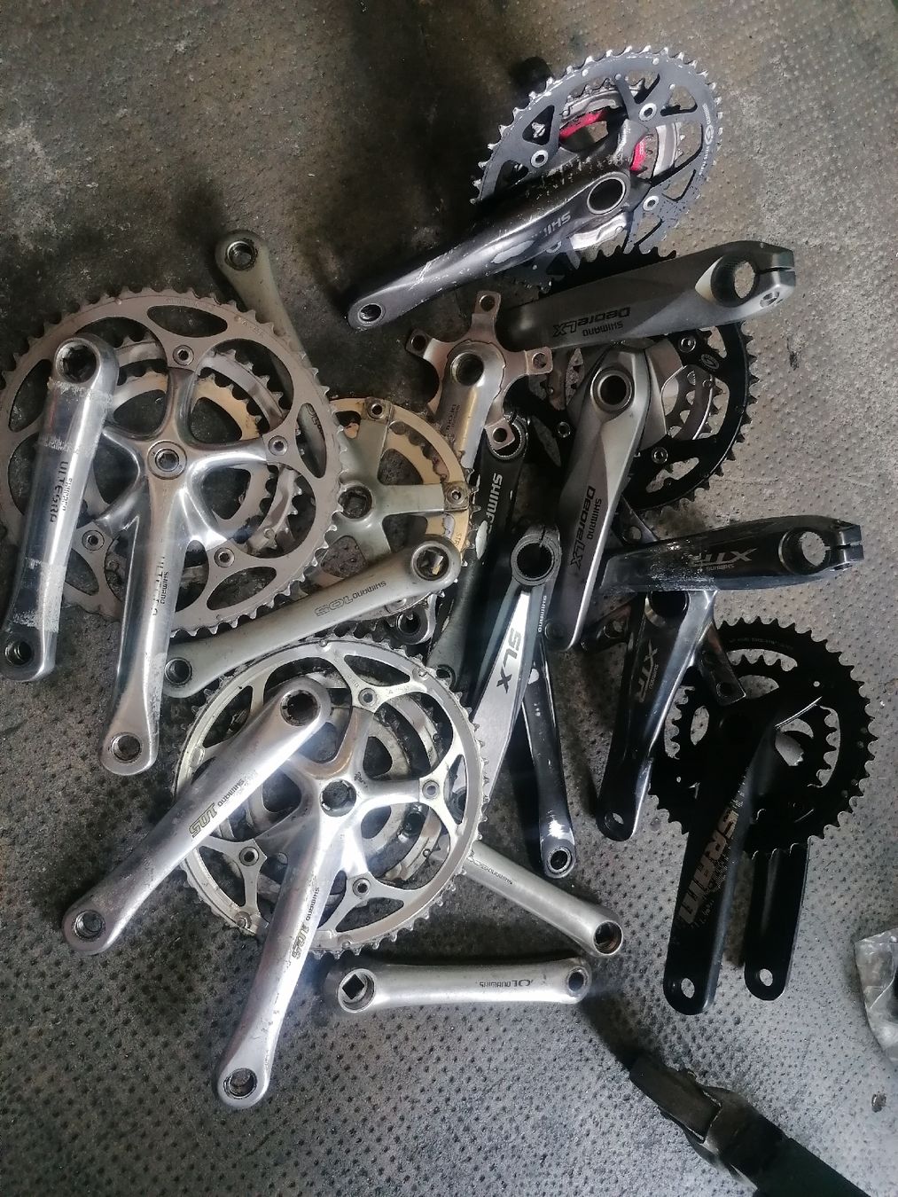 Shimano Ersatzteile: Lot de pédalier Shimano  – Gebraucht aus Lausanne von Frankenstein