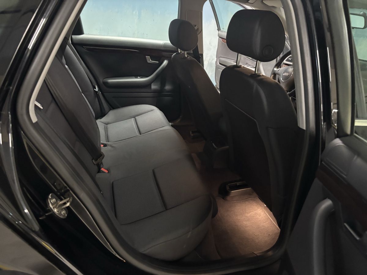 Audi Autos: A4 B6 3.0 V6 – D'occasion à Einsiedeln par bor_rxm8 9