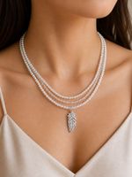 Collier de perles ✨ élégant, avec pendentif plume raffiné