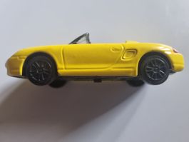 Voiture miniature jaune, Porsche Boxster cabriolet.