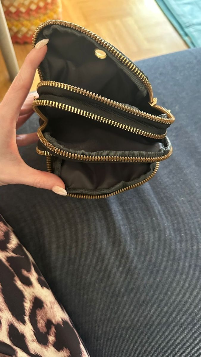 Guess Taschen: Guess Umhängetasche Schwarz NEU – Neu und originalverpackt aus Ostermundigen von Marlise68 2