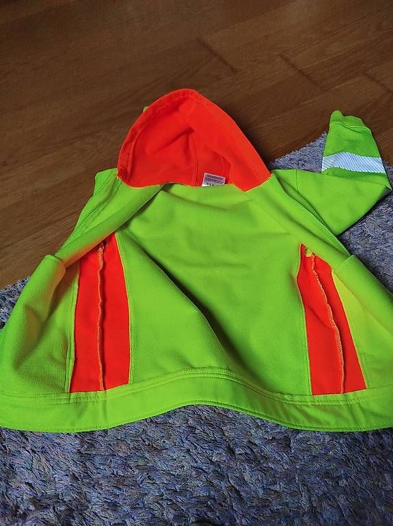 Jacken: Warme Leuchtjacke  Grösse 140 – Gebraucht aus Kriechenwil von 2jossy 2