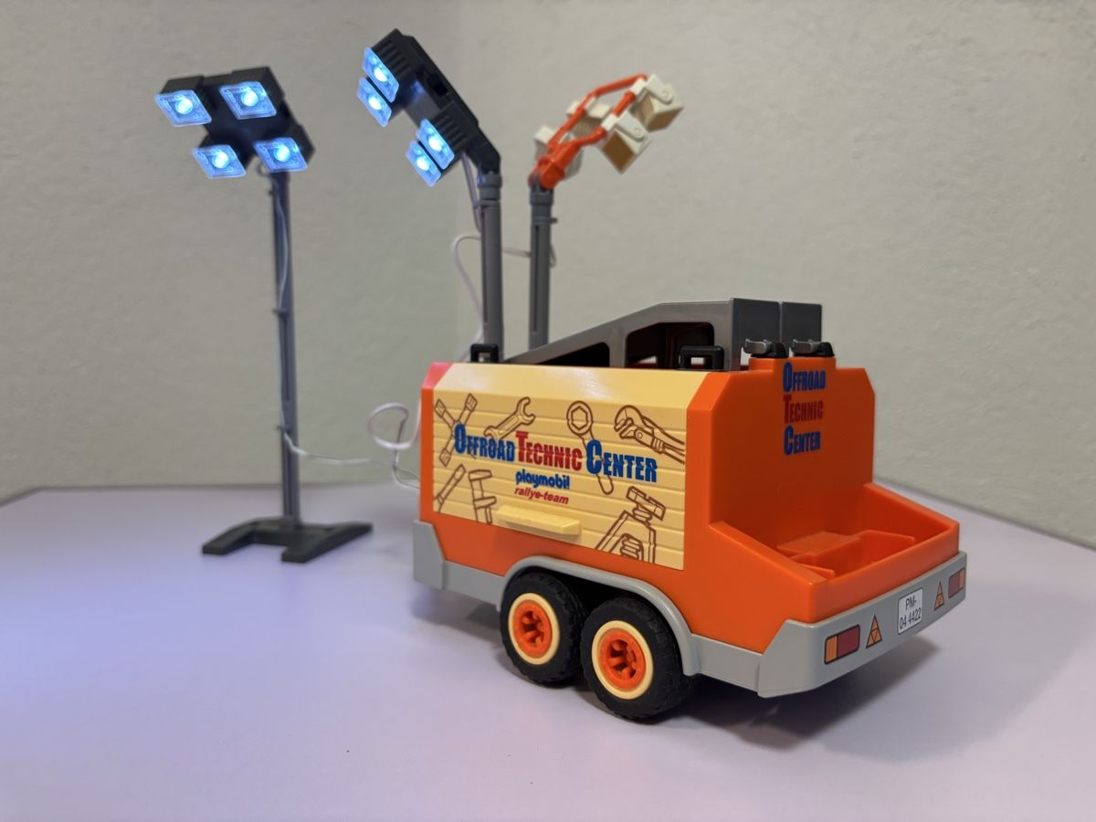 Playmobil Giocattoli: Playmobile remorque éclairage – Usato da Grône venduto da Phrs 1