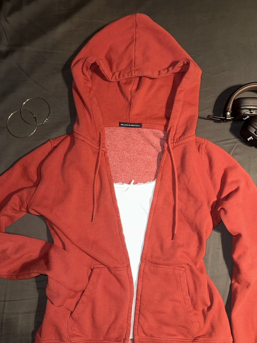 Brandy Melville Jacken: Rote Brandy Melville Kapuzenjacke – Gebraucht aus Grüningen von mel_c9v6
