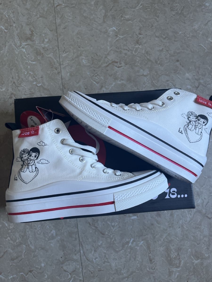 Scarpe da donna: Coole Chucks Gr. 38 "Love is..." Limited Edition – Nuovo e nell'imballaggio originale da Wallbach venduto da wonderlike 2