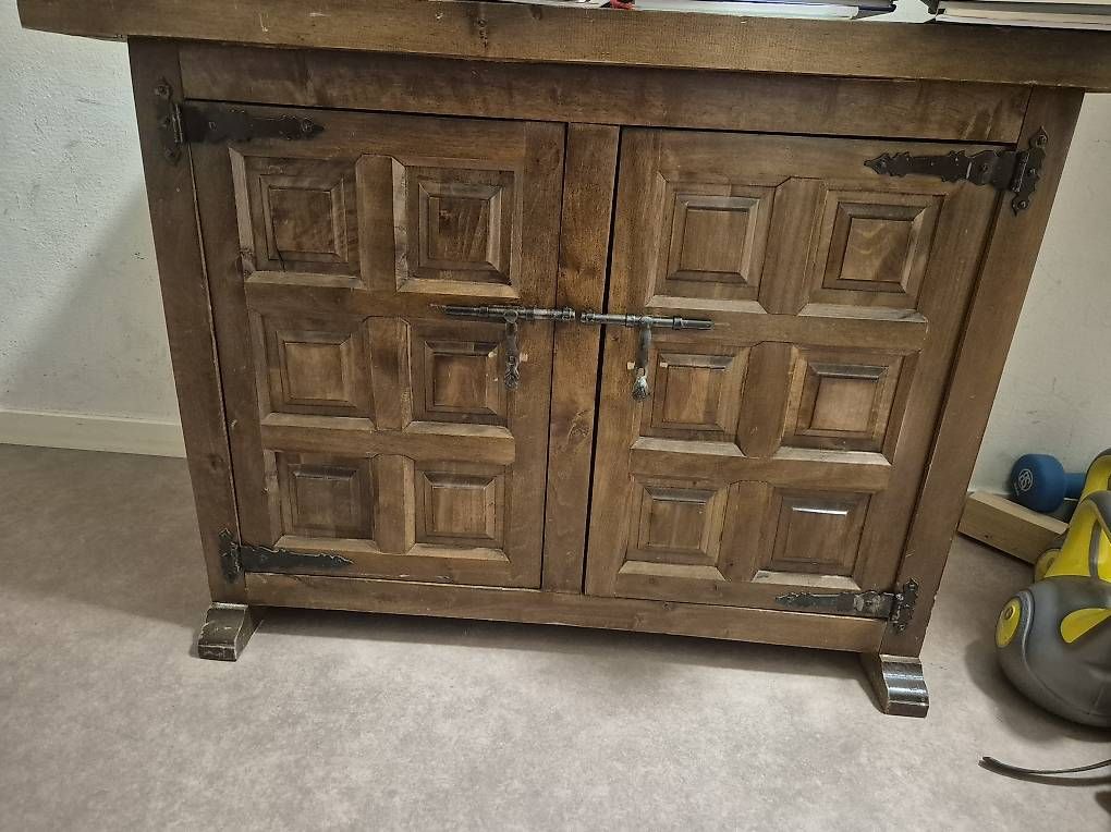 Cassettiere: Massiv Holz Sideboard 50.00 CHF – Usato da Basel venduto da bes_mnp7