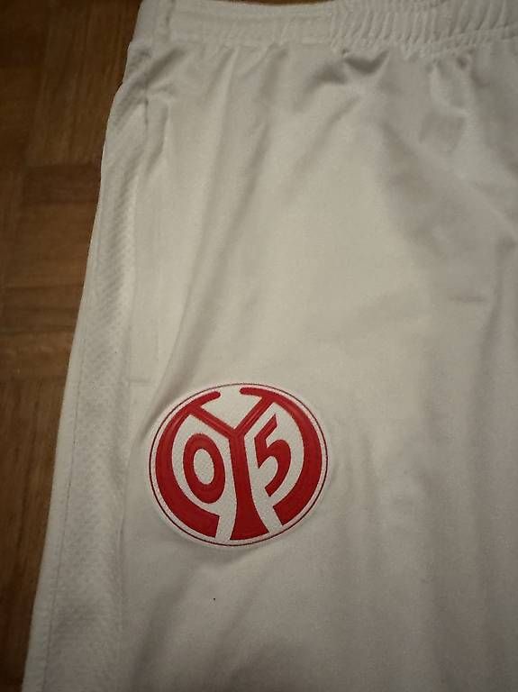 Kleiderpakete: Training survêtement Mainz  – Neu und originalverpackt aus Morges von bir_9rsr 2