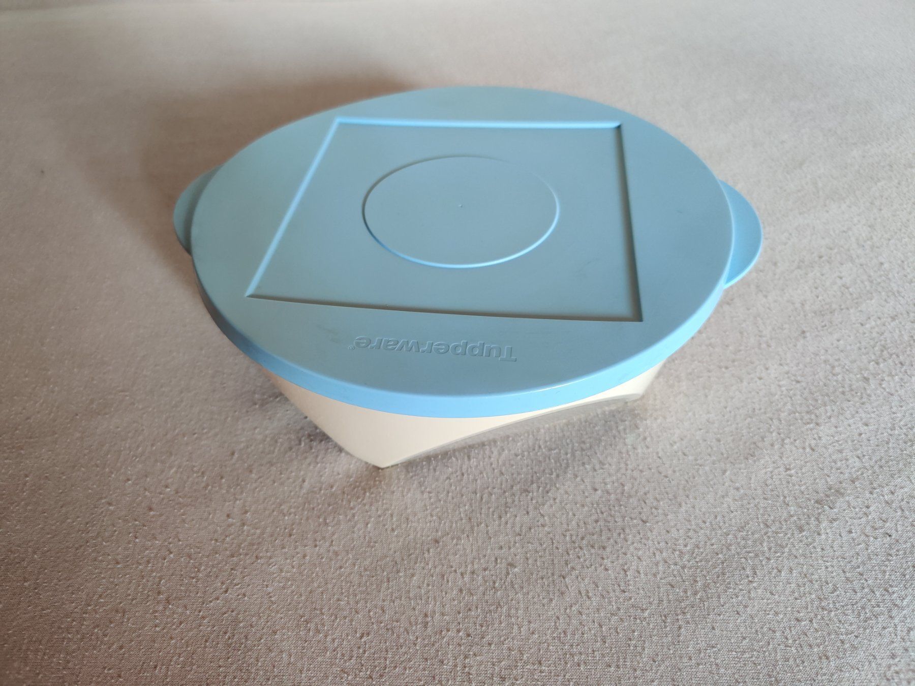 Tupperware Contenitori & Simili: Tupperware - eckige Schüssel (2.5l) – Nuovo e nell'imballaggio originale da Langnau am Albis venduto da rdenzel 1