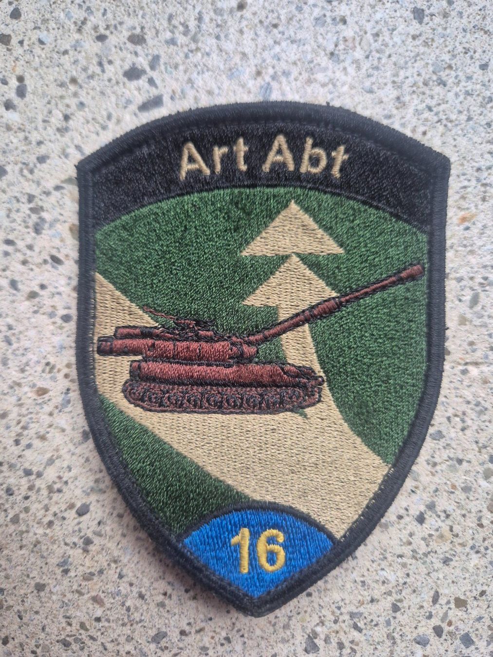 Schweizer Armee Placchette & Badge: *** Badge Art Abt 16 mit klett *** – Usato da Riedholz venduto da fr_sIruP