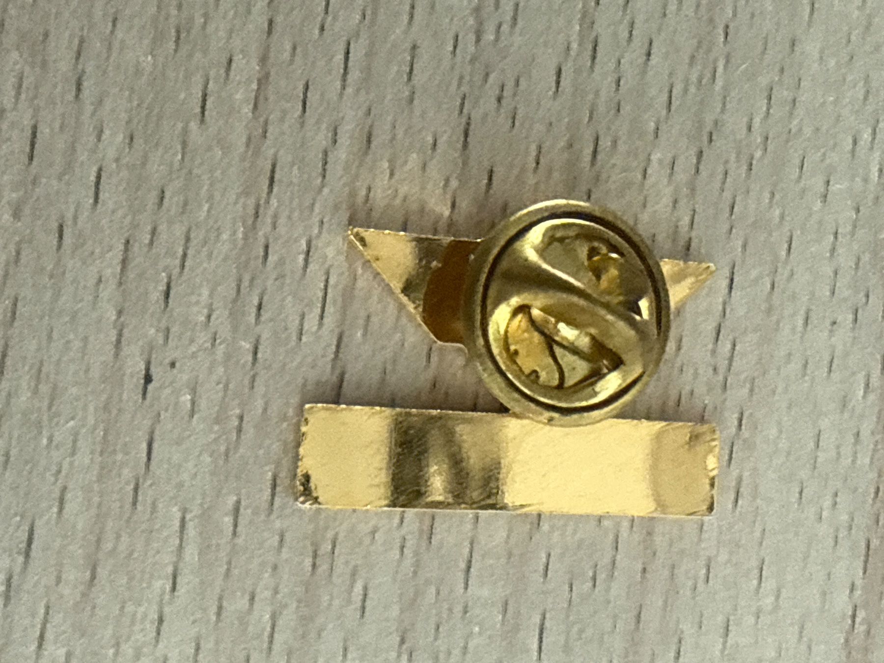 Plaquettes & Badges: Pin Kantonspolizei Zug – D'occasion à Glattbrugg par Schweigmatt 1