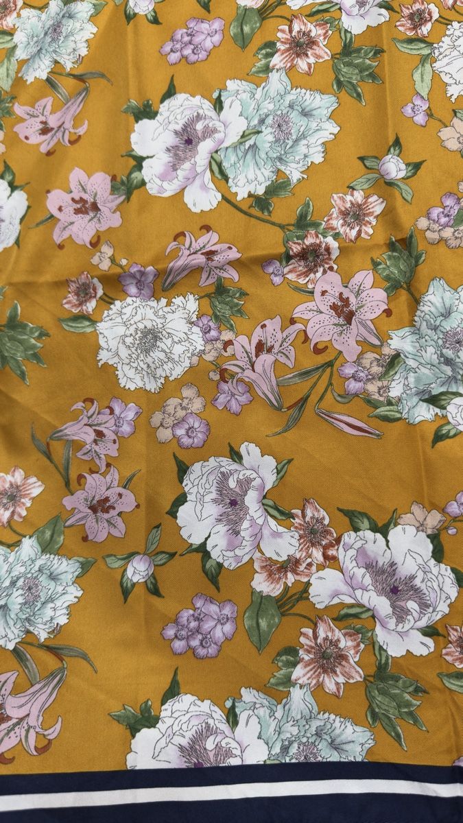 Foulard & Sciarpe: Foulard Carré Halstuch Fleuri 54x54 – Usato da Vuippens venduto da Anna_as 2