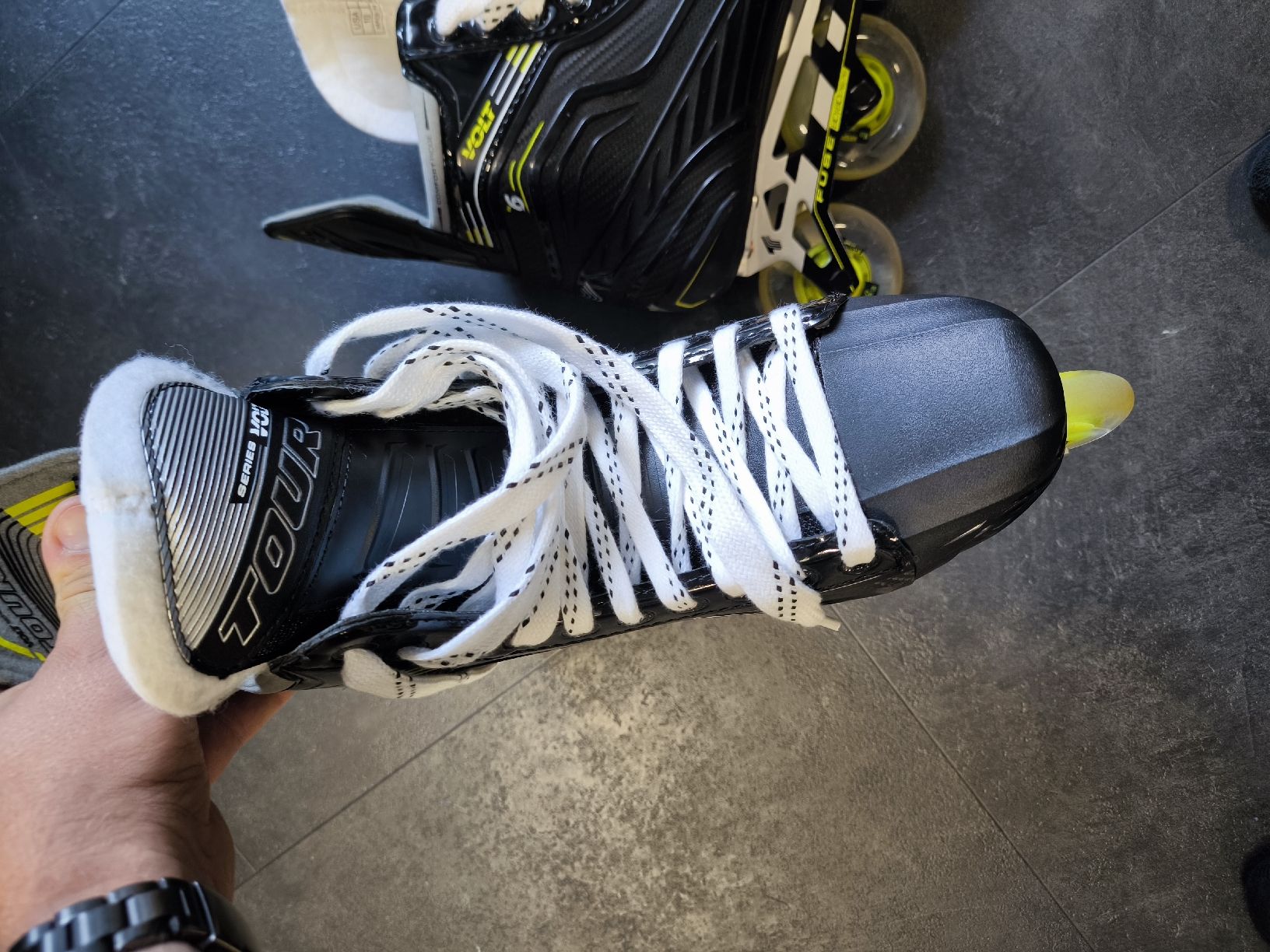 Pattini in linea & Pattini a rotelle: TOUR Hockey VOLT KV6 Inline-Skates – Usato da Othmarsingen venduto da Othm13 1