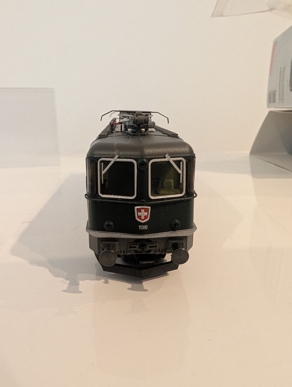 Märklin Modelleisenbahnen: Märklin 37359 SBB Re 4/4 II – Defekt aus Stein/AG von sborn 6