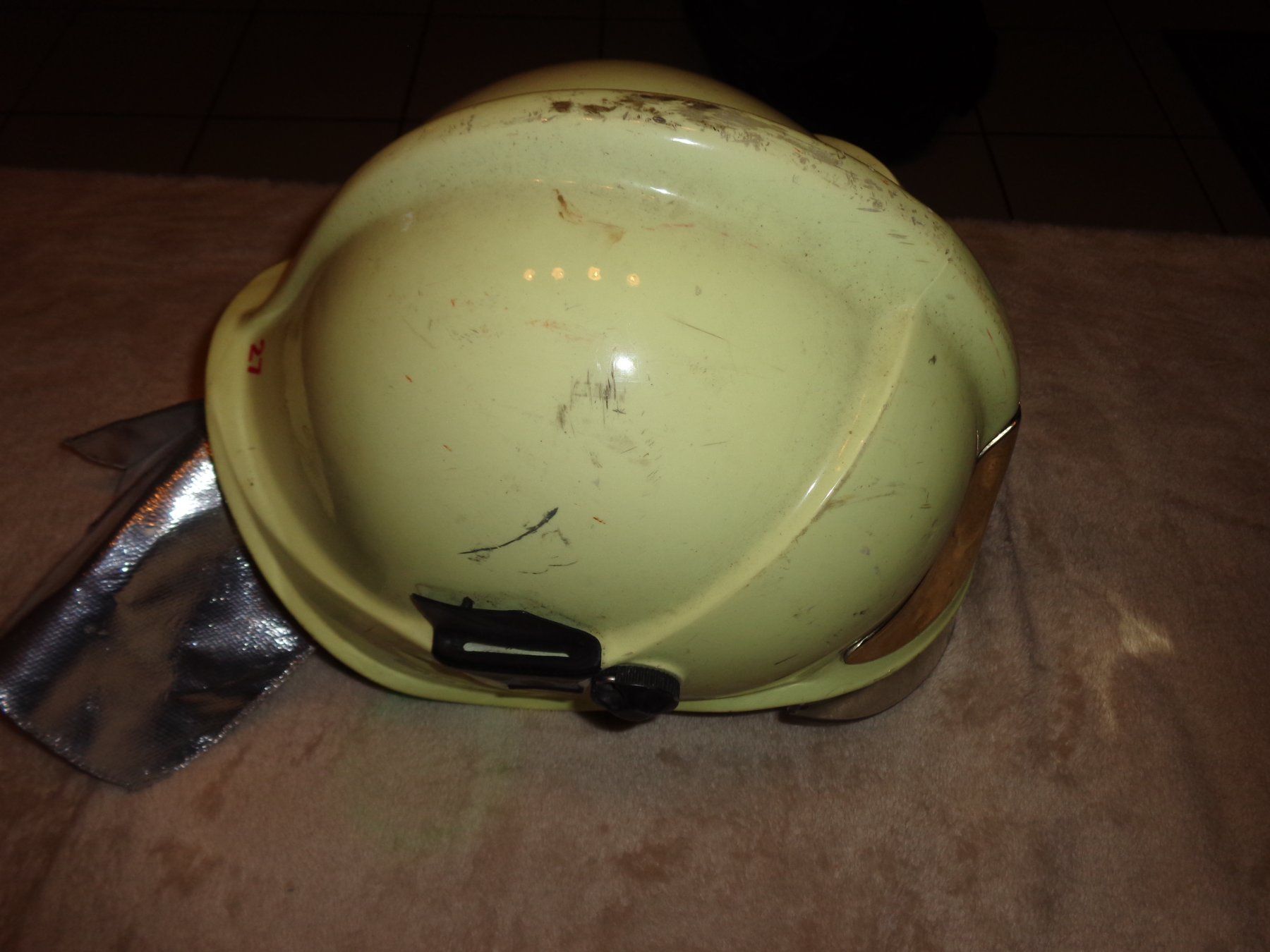 Pompieri: Feuerwehrhelm Original mit nackenschutz – Usato da Liestal venduto da Gecko16 6