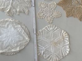 Lot of 5 Häkeldeckchen