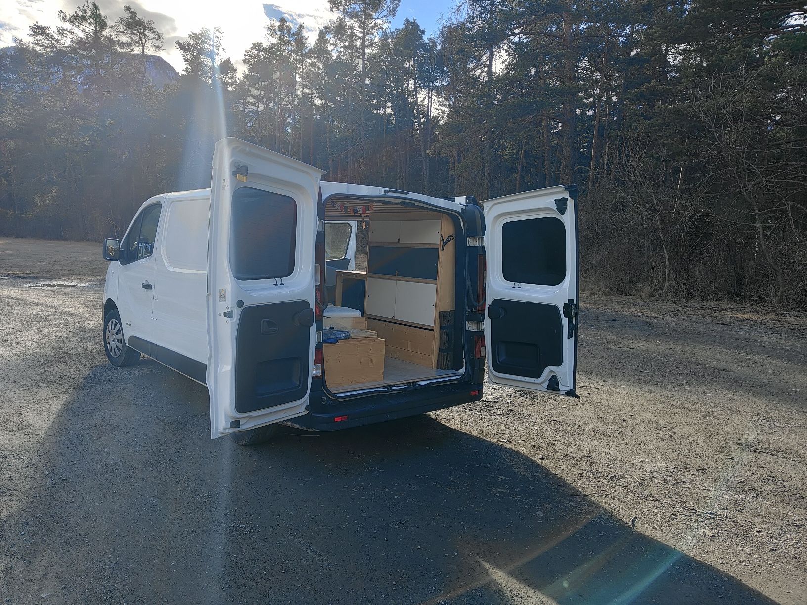 Renault Camping Fahrzeuge: Renault Trafic Camper Van (MFK April 26) – Gebraucht aus Speicher von lucenera 5
